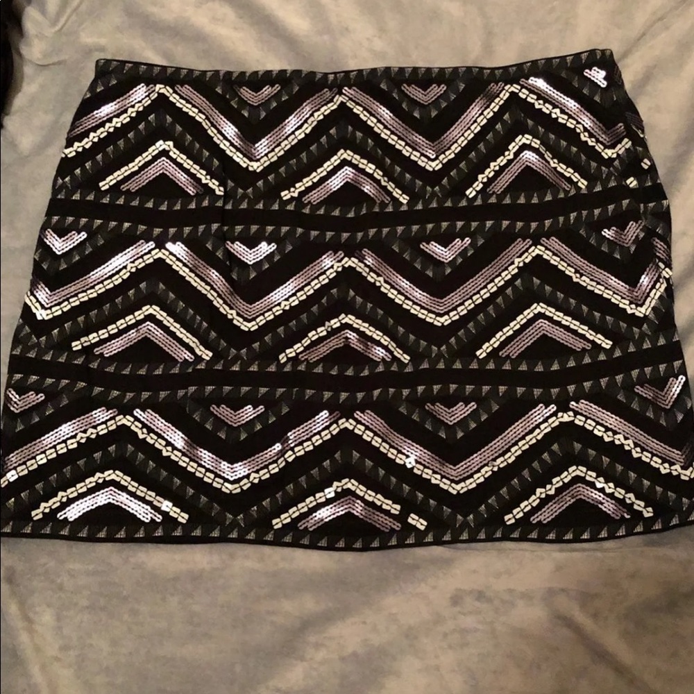 Express skirt with sequins